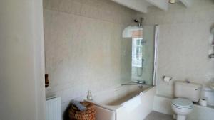 A bathroom at Burnley House 