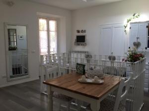 a dining room with a wooden table and chairs at Tra Cielo e Lago in Cernobbio