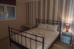 A bed or beds in a room at Villa Riza