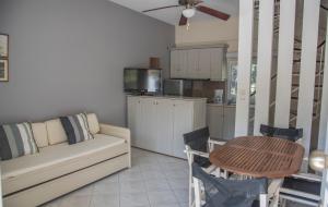 A kitchen or kitchenette at Villa Riza