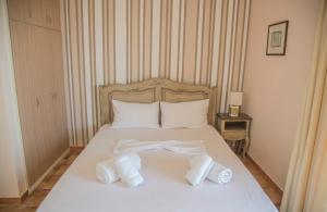 A bed or beds in a room at Villa Riza