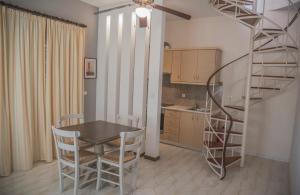A kitchen or kitchenette at Villa Riza