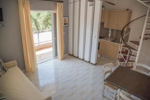 A kitchen or kitchenette at Villa Riza