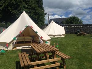 Κήπος έξω από το Cong Glamping