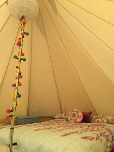 Postel nebo postele na pokoji v ubytování Cong Glamping