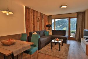 A seating area at Familyparadies GAMPLALM