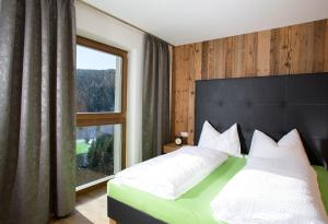 A bed or beds in a room at Familyparadies GAMPLALM