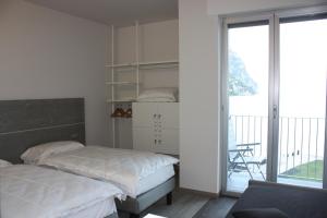 Campione Univela Rooms & Beds - Private Beach房間的床