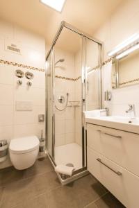 Ein Badezimmer in der Unterkunft Alpen Deluxe Oberammergau