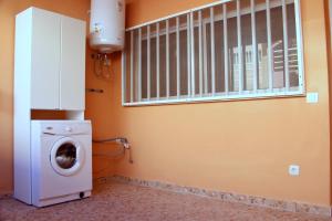 a washing machine in a room with a window at Duplex Jane in Costa de Antigua