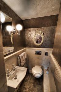 Ένα μπάνιο στο The Villa in Robin Hoods Bay +40 φωτογραφίες