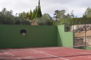 Tenis a/nebo squash v ubytování Casas Rurales Cortijo la Cañada nebo okolí