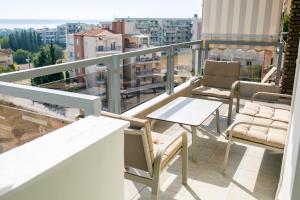 A balcony or terrace at Kazaviti SKG
