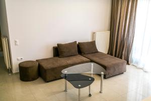 A seating area at Kazaviti SKG