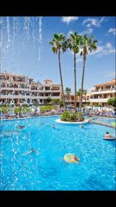 Apartment South Tenerife tesisinde veya buraya yakın yüzme havuzu