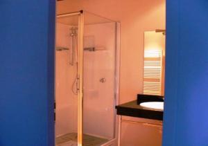 Ένα μπάνιο στο Lou Lombrès