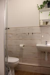 Bilik mandi di Kolorowa Guest Rooms +66 gambar