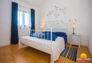 Una cama o camas en una habitación de Holiday Home Marina 30 fotos más