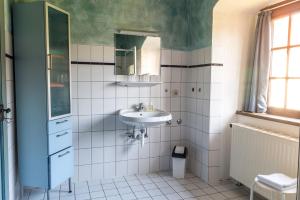 Vonios kambarys apgyvendinimo įstaigoje Kloster Malgarten