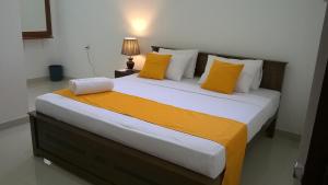 Postel nebo postele na pokoji v ubytování Kandy Citylights Residence