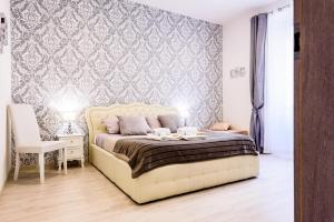 a bedroom with a bed and a table in it at Saint Peter Cozy Apartment in Rome
