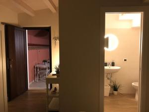 Vannituba majutusasutuses La Terra dei Mari Room & Relax
