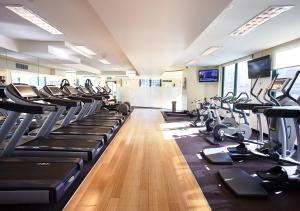 Fitness centrum a/nebo fitness zařízení v ubytování The Langham Melbourne