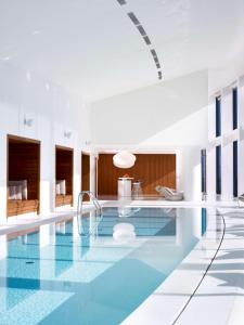 a bath room with a tub and a pool at Hyatt Regency Ekaterinburg in Yekaterinburg