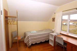 Postel nebo postele na pokoji v ubytování Guesthouse Steindórsstadir, West Iceland