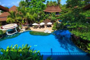 The Elements Krabi Resort - SHA Plus内部或周边的泳池