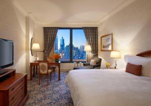Postel nebo postele na pokoji v ubytování The Langham Melbourne