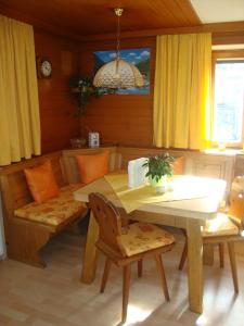 a dining room with a wooden table and chairs at Ferienwohnung Viola in Sellrain