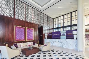 Premier Place Surabaya Airport的休息区