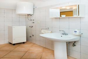 Koupelna v ubytování Apartments Zovko + 37 fotografií