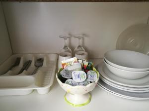 a kitchen counter with plates and a bowl of food at Rainbow Motel in Tauranga