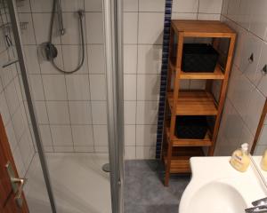 Bathroom sa Apartment Almblick