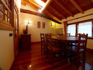 a dining room with a wooden table and chairs at Casa Rural Endeitxe in Ereño