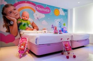 Llit o llits en una habitació de Hotel del Juguete 32 fotos més