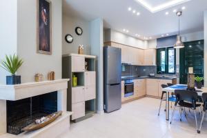 Кухня или мини-кухня в Toroni Blue
