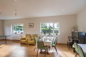 TV a/nebo společenská místnost v ubytování Ballindrum Farm B&B