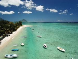 リヴィエール・ノワールにあるThe Bayの海水浴船