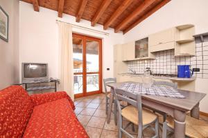 O bucătărie sau chicinetă la Residence Casa Gardola, GTSGroup +28 fotografii