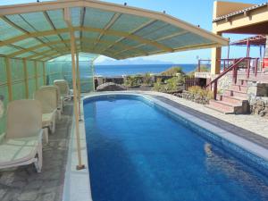 Bazén v ubytování Coin de Paradis,Pavillon Doucimar nebo v jeho okolí