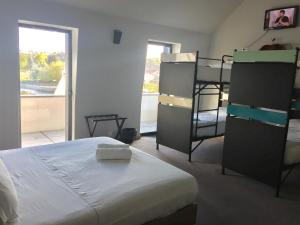 a bedroom with a bed and bunk beds with a window at XPT Águeda - Alojamento Local in Águeda