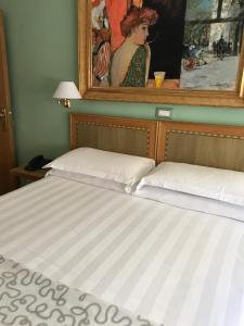 Postel nebo postele na pokoji v ubytování Hotel Touring