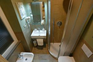a bathroom with a shower and a sink at Gaslini vicinissimo - Casa dello Zio in Genoa