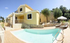 Bazén v ubytování Villas Muscalas by Konnect, 200m from the Beach nebo v jeho okolí
