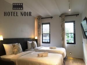 Ein Bett oder Betten in einem Zimmer der Unterkunft Hotel Noir