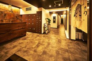 a room with a hallway with lockers and a hallway with a hallway at Guest House Wagokoro in Tokyo
