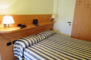 Postel nebo postele na pokoji v ubytování Albergo Villa Marina